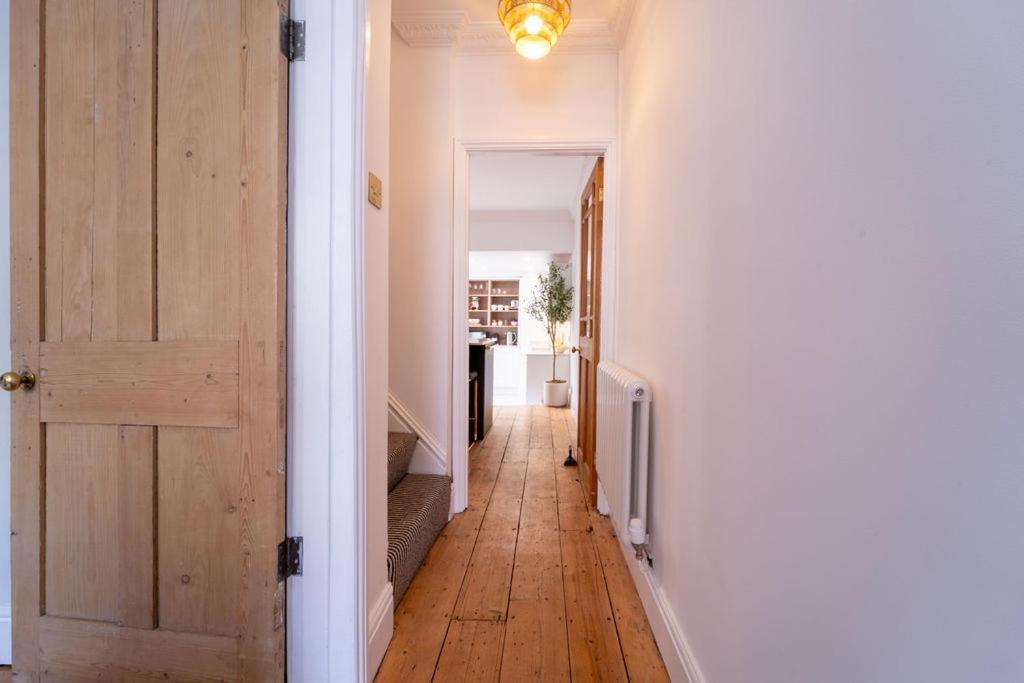Elegant 3 Bedroom Home In The Centre Of Cheltenham Exterior foto